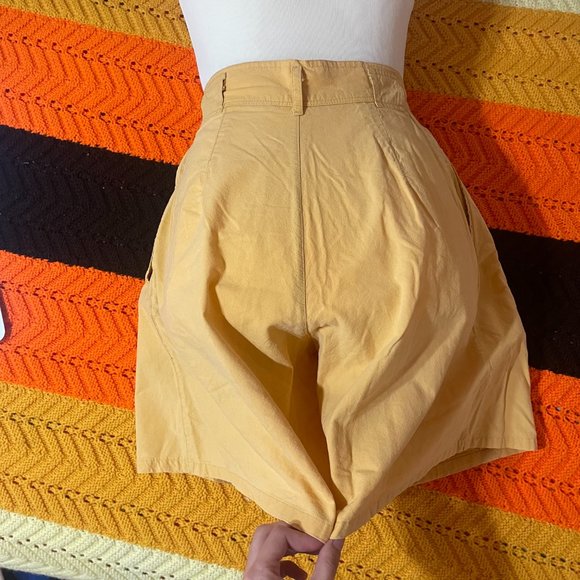 1980s Yellow high rise mom Mom shorts! - Picture 12 of 12
